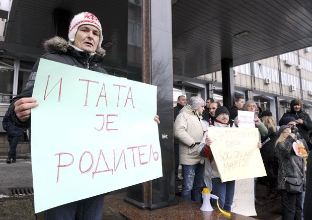 ДИСКРИМИНАЦИЈА МУШКАРАЦА: Очеви траже права
